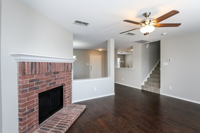 Building Photo - 2246 Midbury Dr