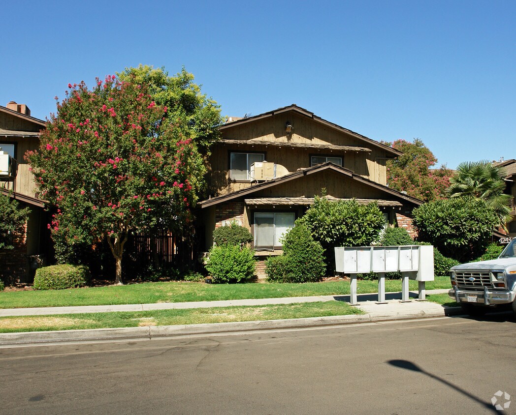 Primary Photo - 4243 N Bengston Ave