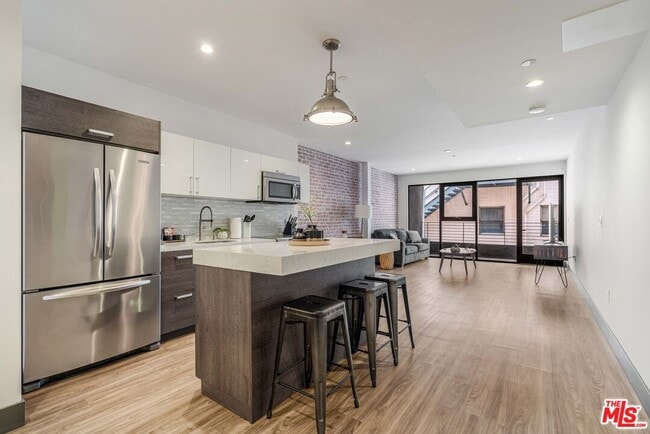 Foto del edificio - 932 S Hill St