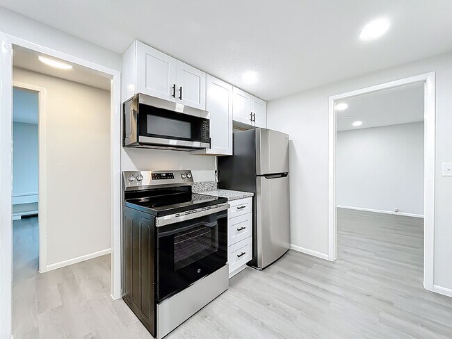 Foto del edificio - Renovated 2 Bedroom 1 Bathroom Apartment |...