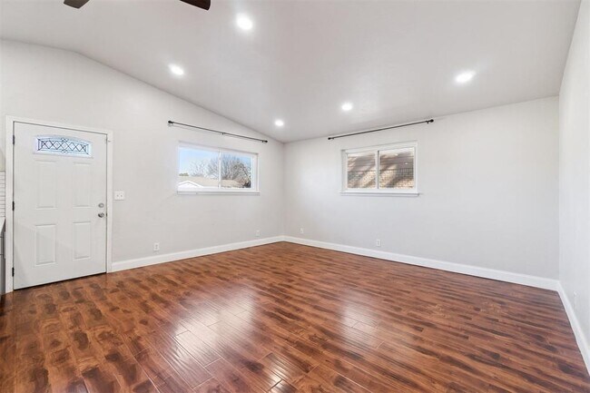 Building Photo - 4824 Elmview Dr