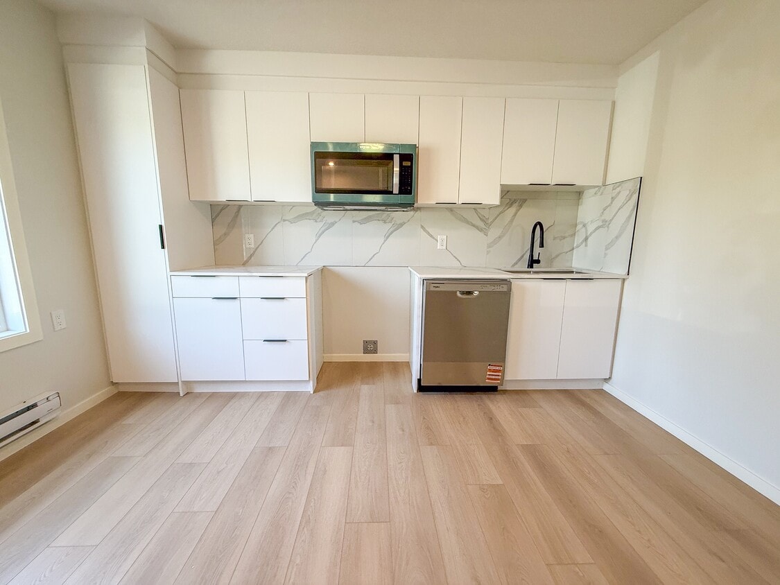 Primary Photo - 9307-9123 123 Ave NW