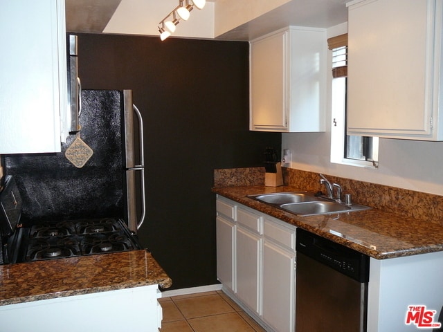 Building Photo - 558 Evergreen St