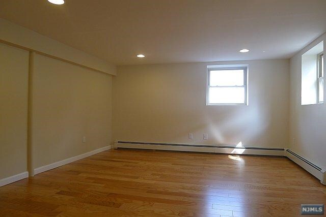Building Photo - 129-131 6th St
