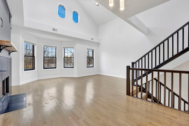 Foto del edificio - 3316 N Damen Ave