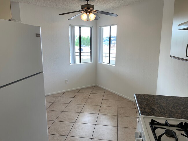 Building Photo - 503 S Adams St