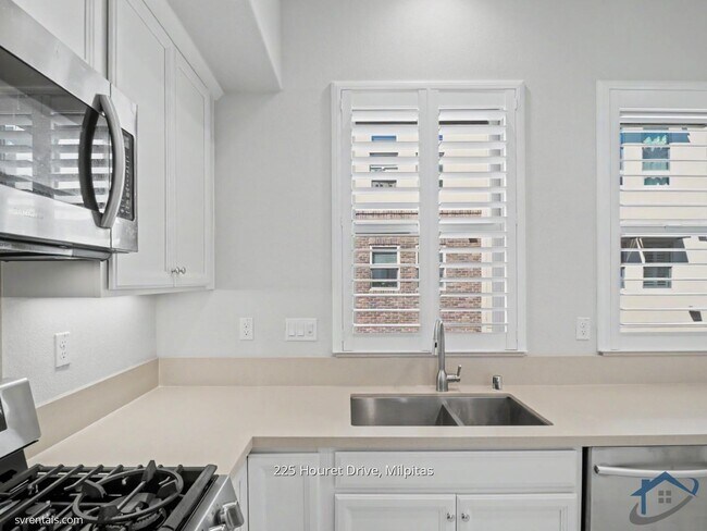 Foto del edificio - 225 Houret Dr