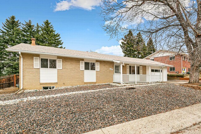 Building Photo - Charming Remodeled Home in the Heart of Go...