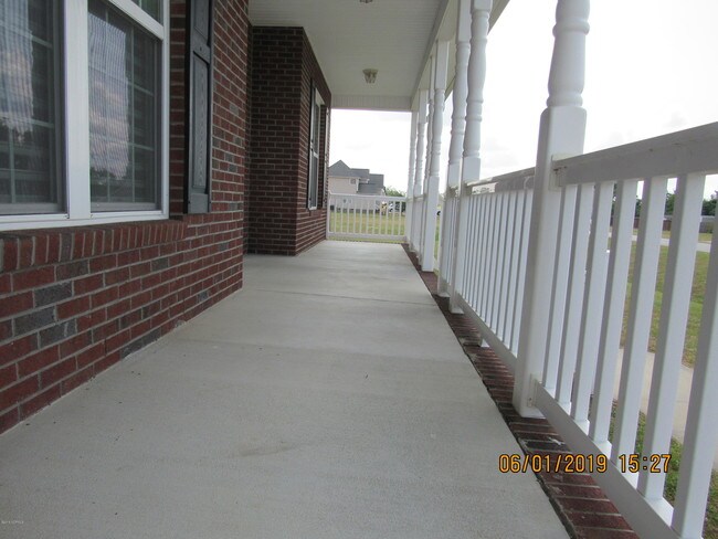 Building Photo - 116 Farmington Dr