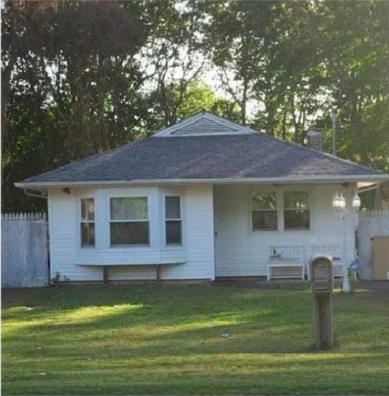 Primary Photo - 131 Mastic Beach Rd