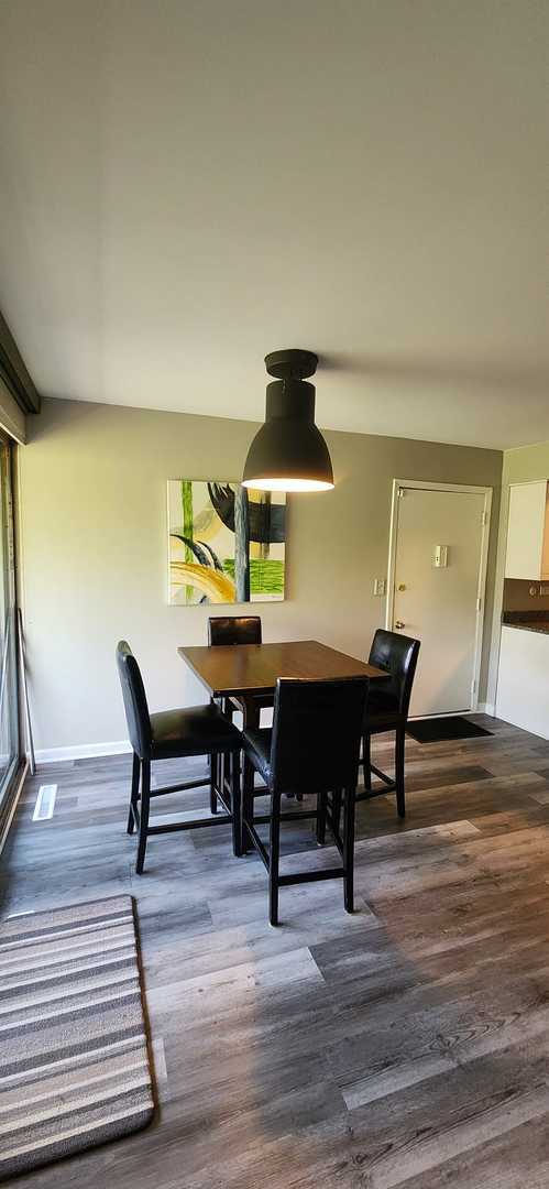 Foto del edificio - 5542 E Lake Dr