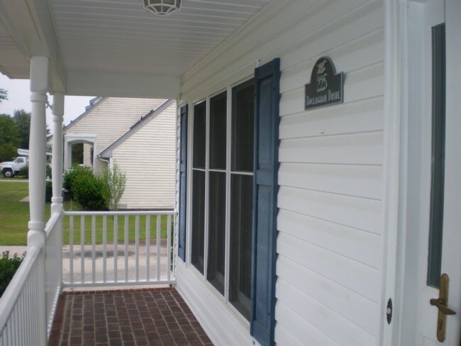 Foto del edificio - 225 Buckingham Dr