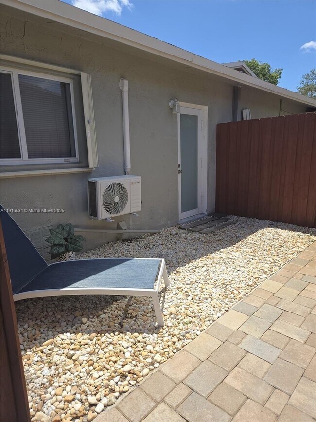 Foto del edificio - 11030 NW 18th St