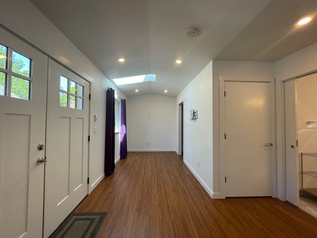 Building Photo - Charming 2-Bedroom Cottage in Rose City Pa...