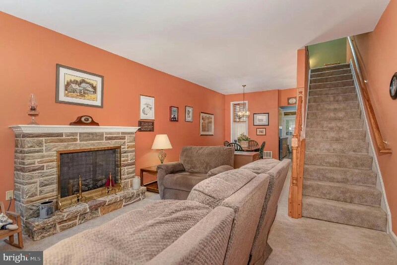 Foto principal - 340 E Locust St