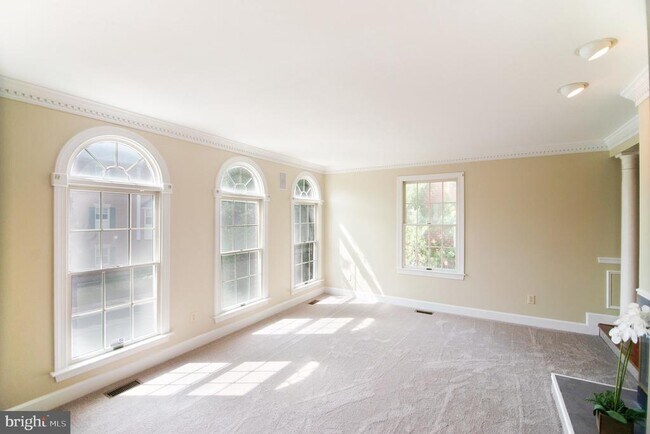 Building Photo - 8188 Madrillon Ct