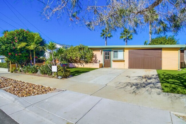Building Photo - Pool Home in Quiet Neighborhood