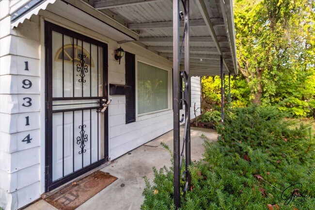 Building Photo - $1,100/month - 3 Bed 1 Bath in Harper Woods