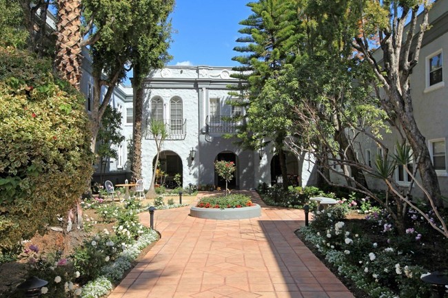 Foto del edificio - Chateau El Cerrito Apartments