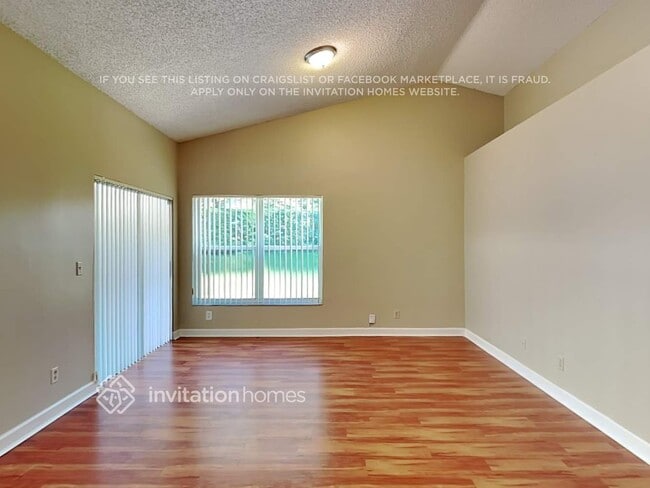 Building Photo - 8931 Lake Park Cir N