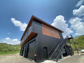 Building Photo - 1700 Copper Ridge Spur