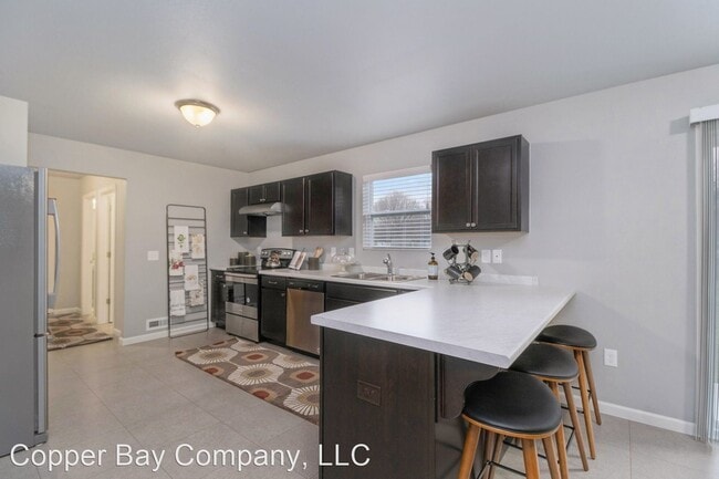 Building Photo - 4 br, 2.5 bath House - 4428 Bronson Boulevard