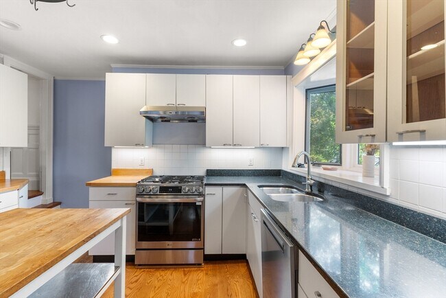 Building Photo - 161 Highland Ave