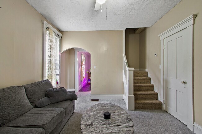 Living Room - 215 E Newell St