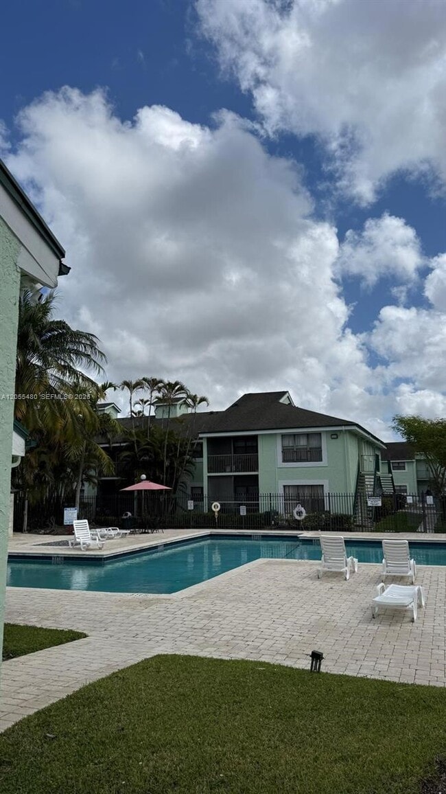 Building Photo - 4098 N Pine Island Rd
