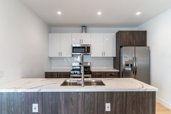 Foto del edificio - 1213 W 24th St