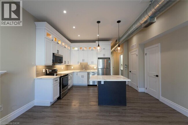 Photo du bâtiment - 145 Wellington St N