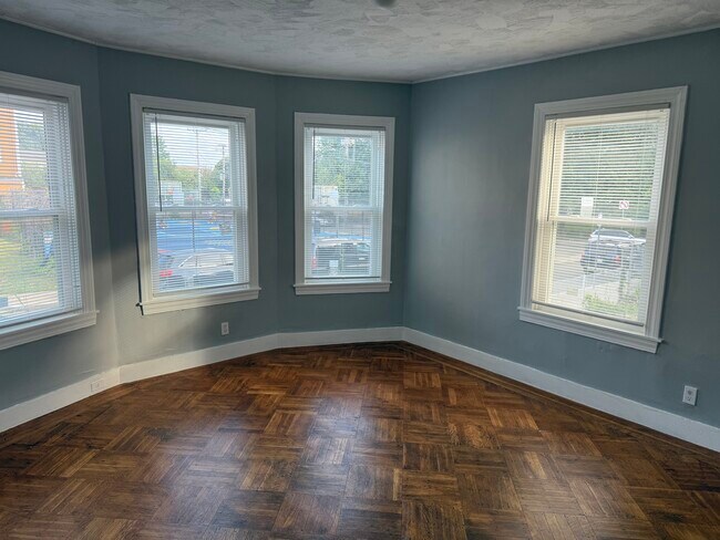 Building Photo - 15 Fenelon St