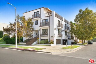Building Photo - 1096 S Bedford Dr