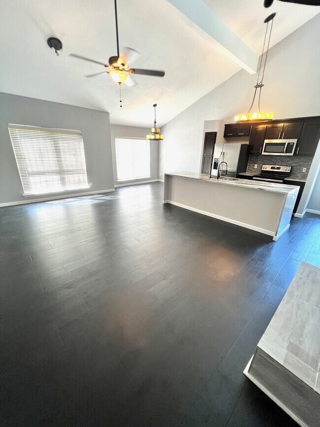 Foto del edificio - 7215 Holly Hill Dr
