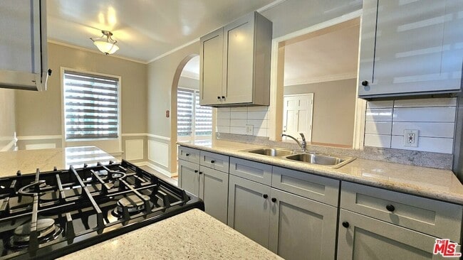 Photo - 1022 S Norton Ave Apartment
