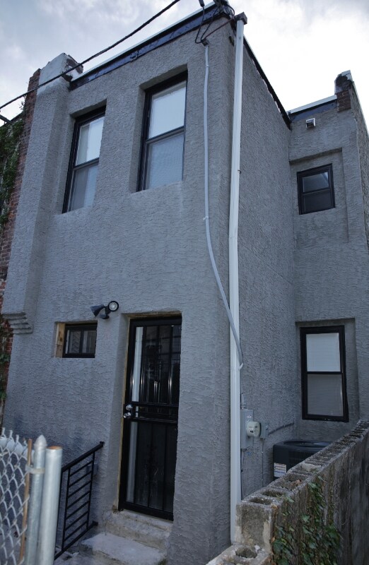 Building Photo - 2519 N Newkirk St