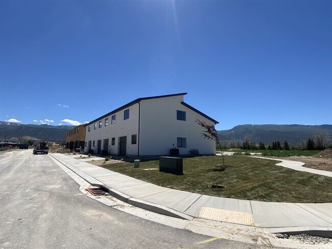 Foto del edificio - 3 br, 2.5 bath Townhome - 475 S 175 W 175 ...