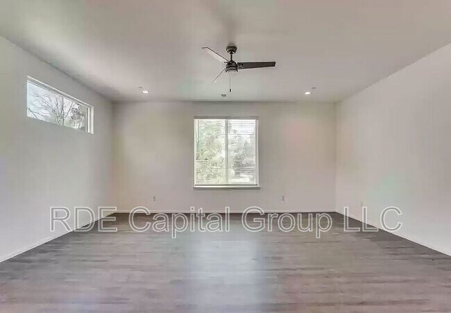 Building Photo - 3275 Dallas St