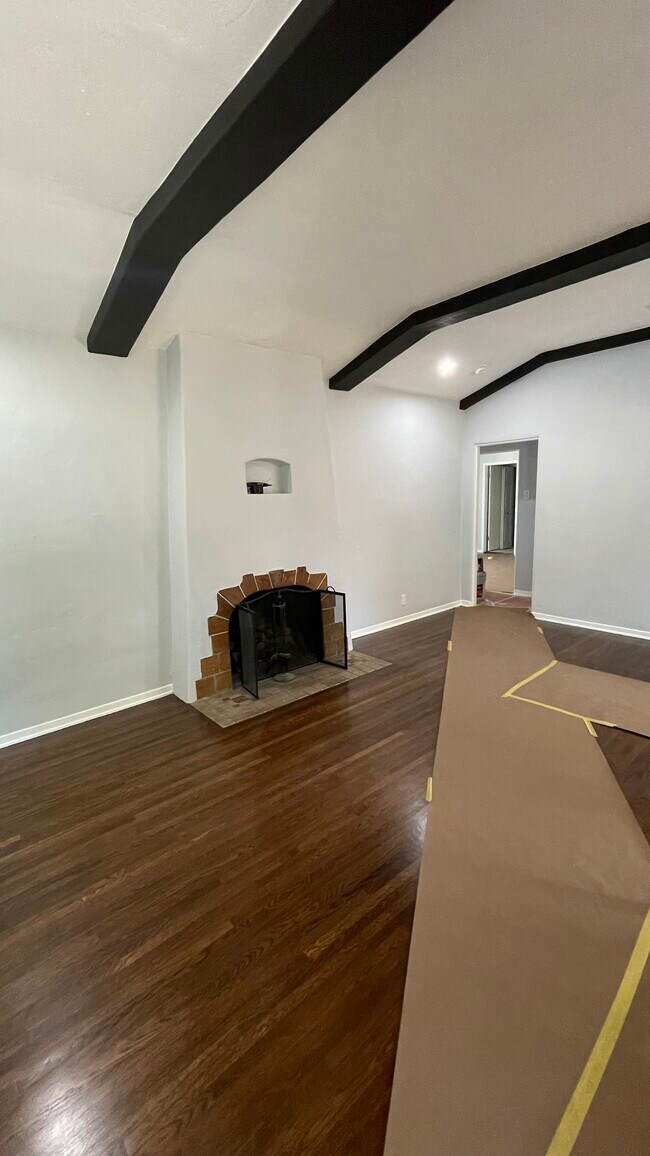 Living room - 308 S Santa Anita Ave