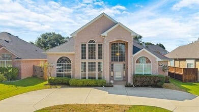 Building Photo - 1109 San Saba Dr