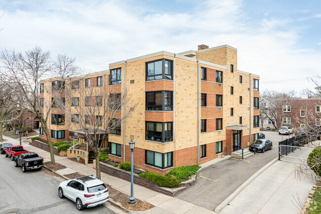 Building Photo - Dupont Plaza of Lowry Hill