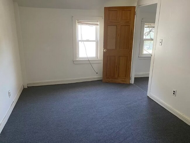 Building Photo - 129 Essex Ave