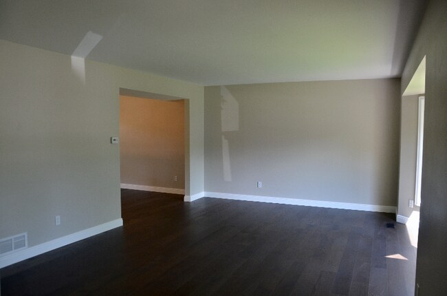 Building Photo - 4230 Cape Cod Cir