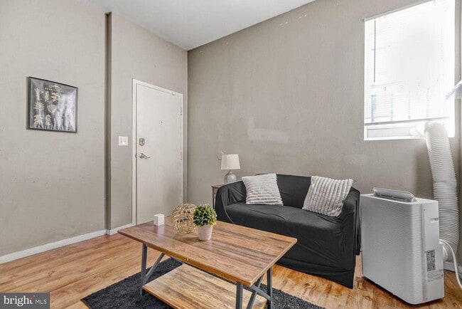 Foto del edificio - 400 N Rose St