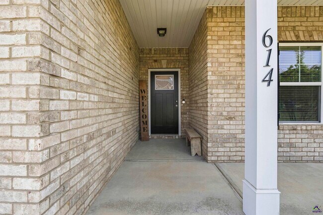 Foto del edificio - 614 Samantha Brooke Way