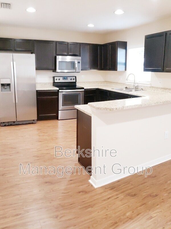 Foto del edificio - 1012 Dossey Oaks Ln