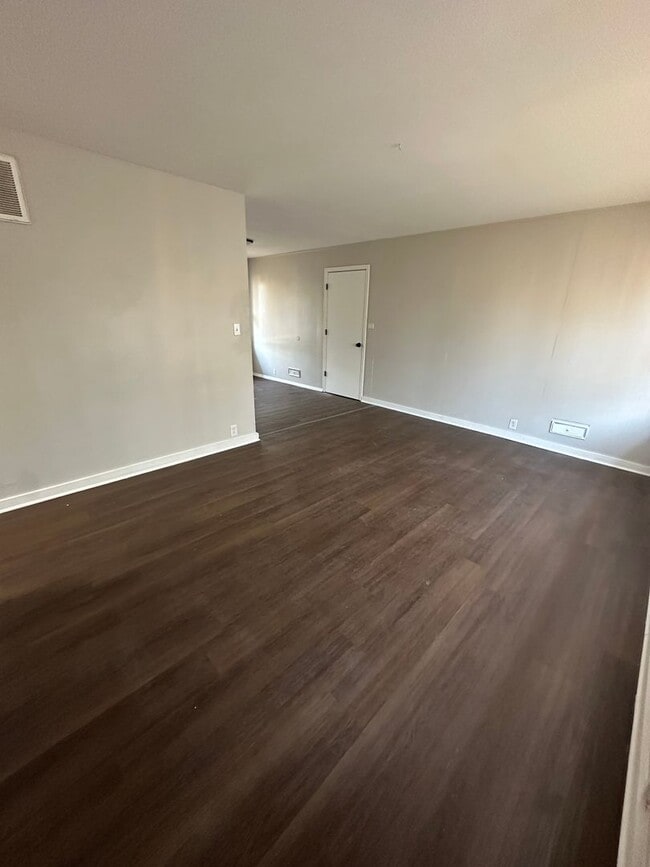 Foto del edificio - 4 bed 1 bath