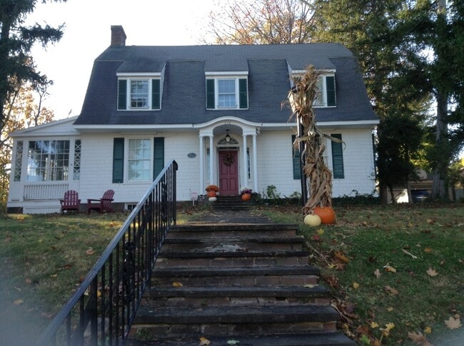 Building Photo - 236 Robineau Rd