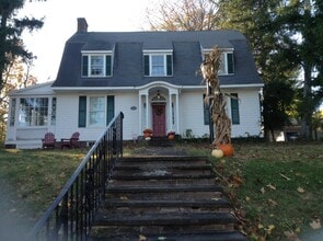 Building Photo - 236 Robineau Rd