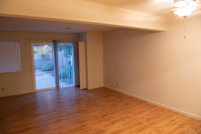 Living room - 4989 Geomax Ct